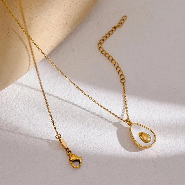 Colar feminino pendente fruta dourado