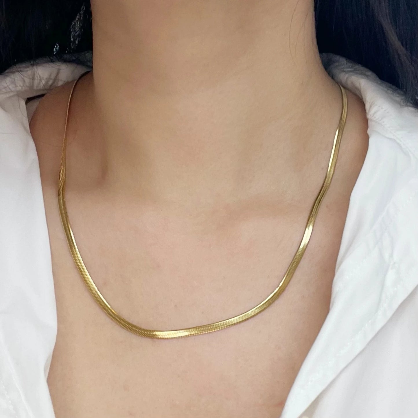 Colar "Choker" Minimalista Dourado